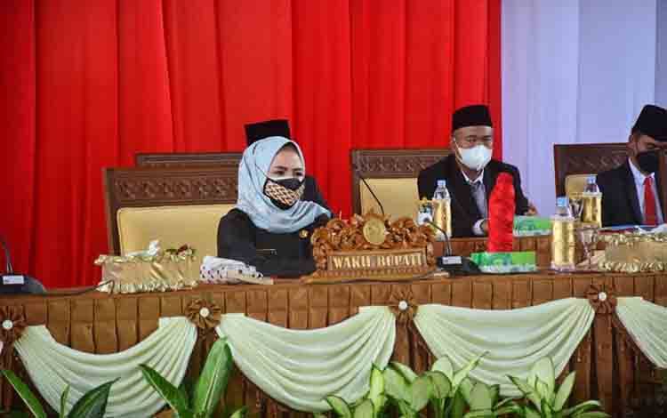 Wakil Bupati Seruyan, Iswanti menghadiri pelantikan PAW Anggota DPRD Seruyan