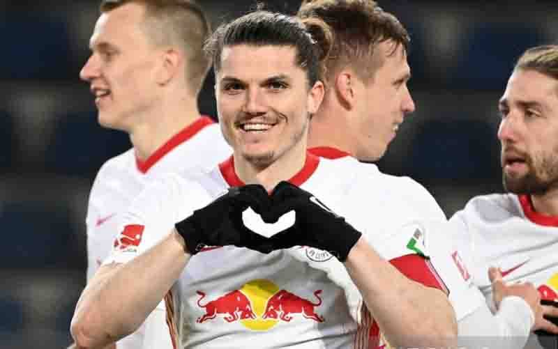 Gelandang serang RB Leipzig, Marcel Sabitzer merayakan golnya ke gawang Arminia Bielefeld dalam lanjutan Liga Jerman di Stadion Schueco-Arena, Bielefeld, Jerman, Jumat (19/3/2021) waktu setempat. (foto : ANTARA/REUTERS/POOL/Ina Fassbender)