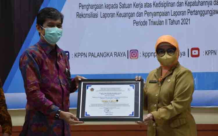 Disdagperin Kalteng Terima Penghargaan Vera Award Periode Triwulan II 2021