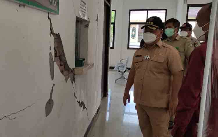 Dinding Bangunan RS Pratama Parenggean Retak
