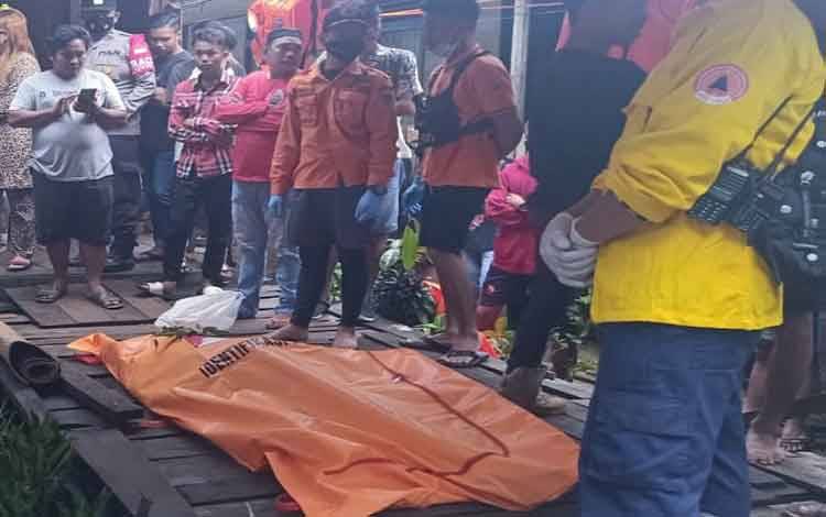 Korban tenggelam ditemukan meninggal dunia.