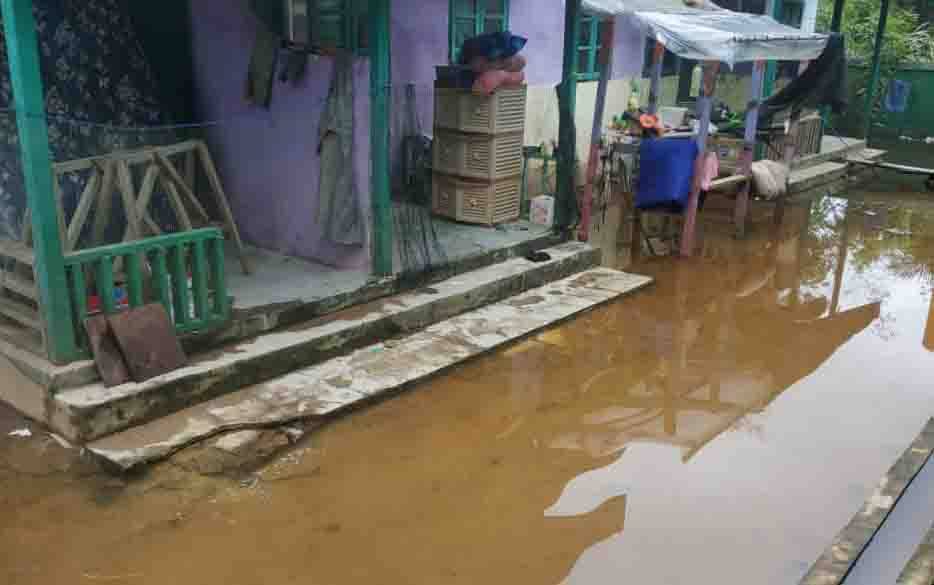 Warga Desa Tumbang Penyahuan Khawatirkan Banjir Susulan
