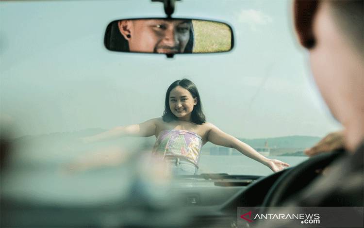 Cuplikan video musik "Bercumbu" yang menampilkan penyanyi asal Indonesia Mariani Oelong. (ANTARA/HO/Mariani Oelong)