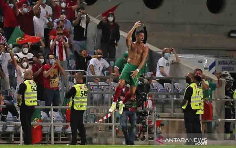 Cristiano Ronaldo Bawa Portugal Menang Dramatis atas Irlandia