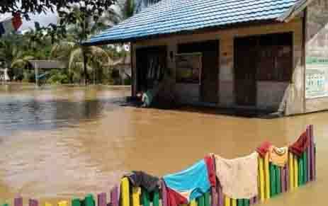 Banjir di Kecamatan Bukit Santuai yang kembali melanda setelah sempat surut.