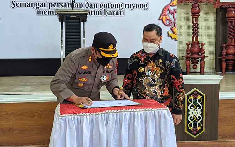 Pemkab dan Polres Kotim Tandatangani MoU Kerja Sama Bidang Kamtibmas