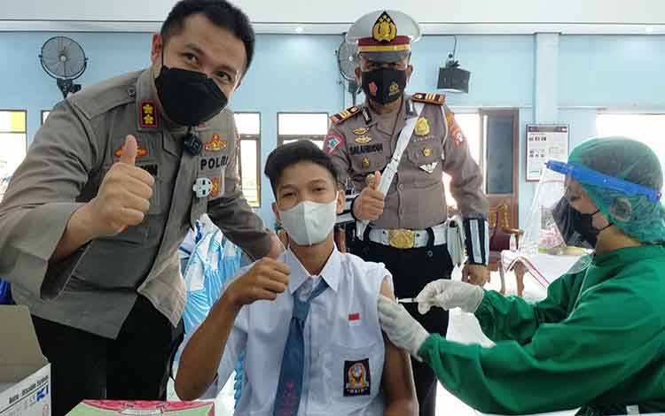 Polres Kotim Gelar Vaksin untuk Siswa SMA 2 Sampit