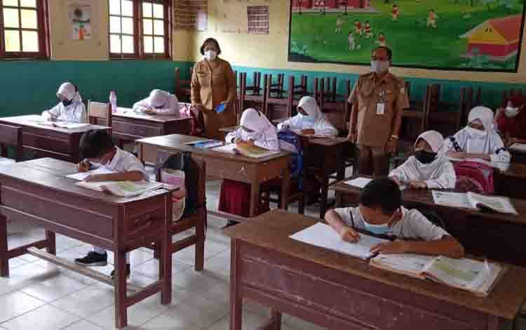 Dinas Pendidikan Kotim Pastikan Pembelajaran Tatap Muka Terbatas Taat Protokol Kesehatan
