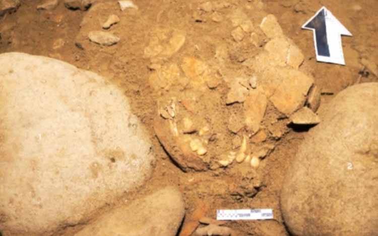 Kerangka manusia purba modern berusia 7.200 tahun dinamai "Besse" ditemukan di kawasan Karst Maros-Pangkep, Wallace, Leang Panninge, Desa Wanuawaru, Kecamatan Mallawa, Kabupaten Maros, Sulawesi Selatan
