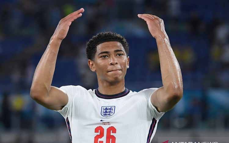 Gelandang Jude Bellingham merayakan kemenangan Inggris atas Ukraina pada perempat final Euro 2020 di Stadion Olimpico, Roma, pada 3 Juli 2021