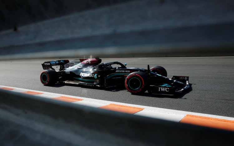 Hamilton Kalahkan Verstappen di FP1 GP Belanda
