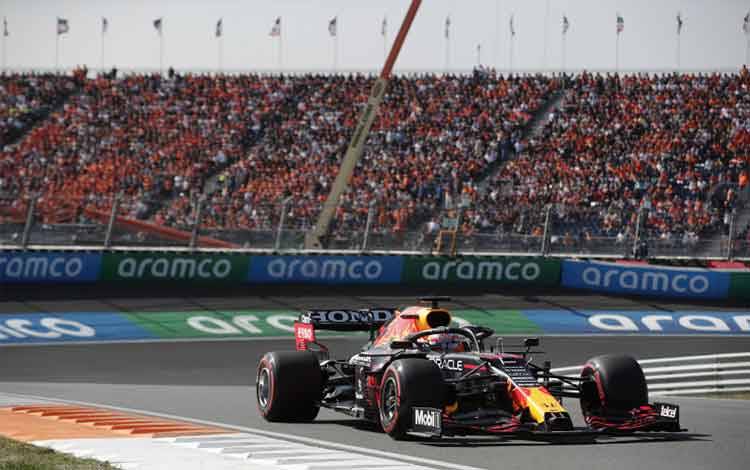 Verstappen Kalahkan Hamilton Demi Klaim Pole Position GP Belanda