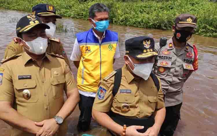 Gubernur Kalteng Tinjau Banjir di Bukit Rawi