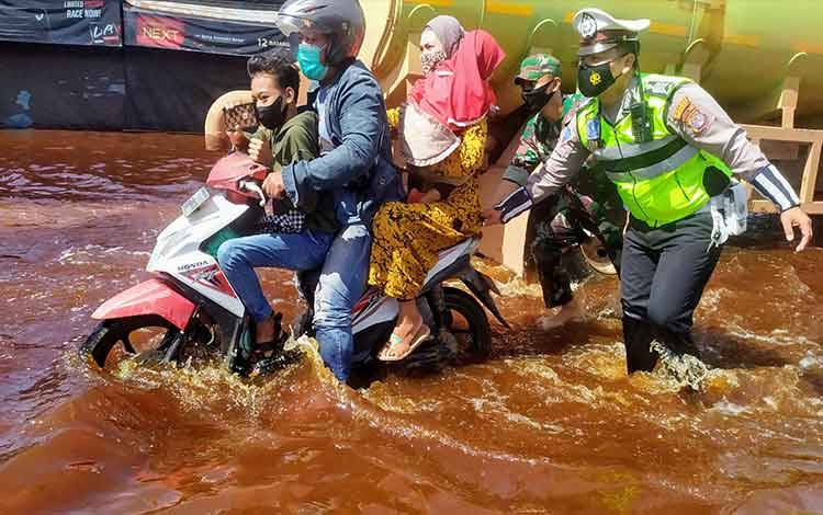 Jalan Jendral Sudirman Kilometer 4 Sampit Terendam Banjir?