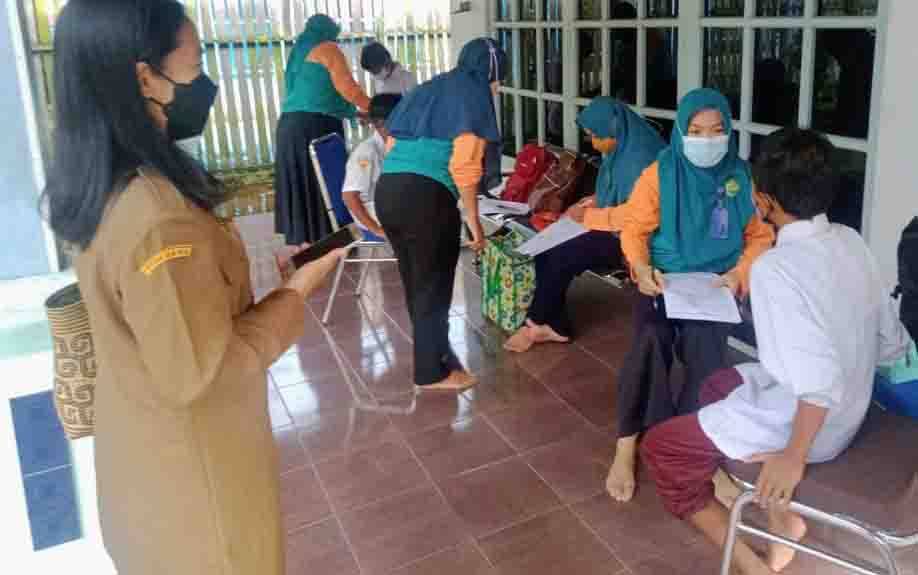 Terendam Banjir, Aktivitas Murid SDN 3 Sawahan Sampit Dipindahkan ke Rumah Warga
