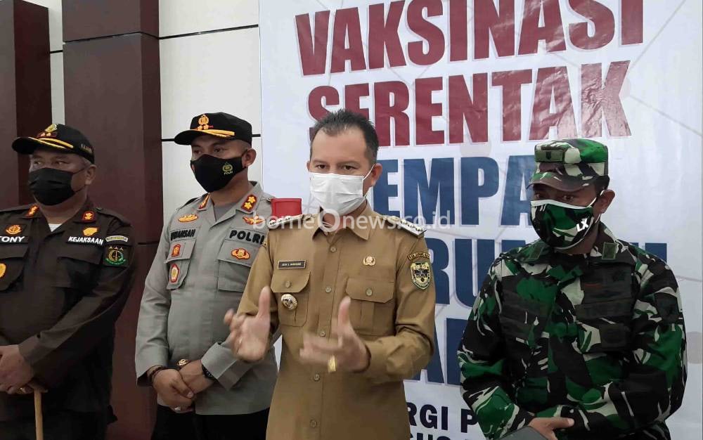 Warga Gunung Mas Diminta Jujur saat Pemeriksaan Kesehatan Sebelum Vaksinasi Covid-19