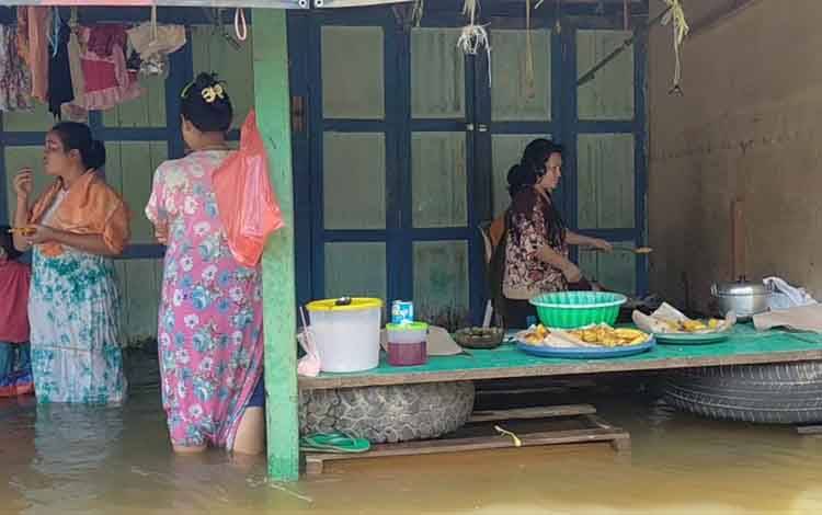 Banjir Melanda Kuala Kuayan Berdampak Terhadap Perekonomian Masyarakat