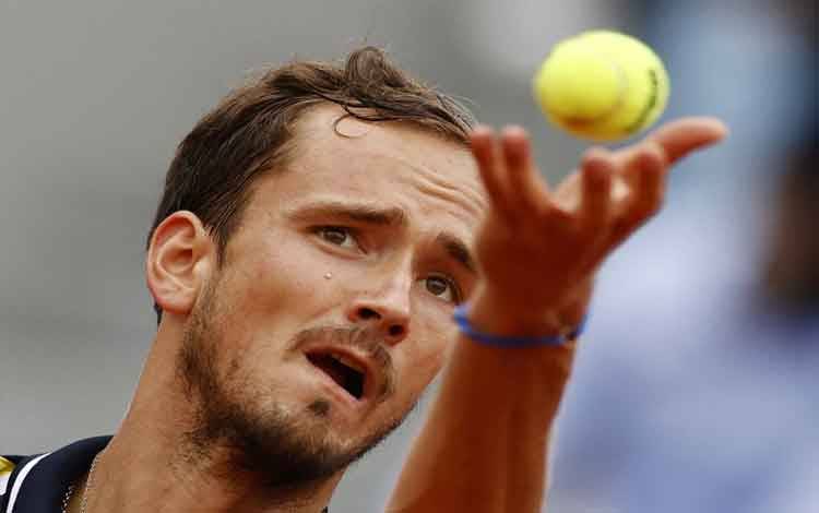 Medvedev Makin Dekat ke 4 Besar ATP Finals Usai Tekuk Zverev