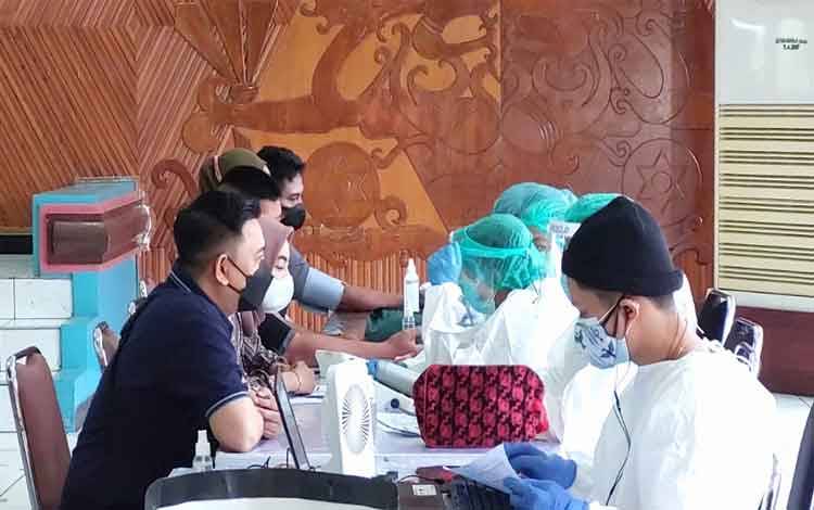 BI dan OJK Dorong Percepatan Vaksinasi bagi Pelaku Industri Jasa Keuangan dan Sistem Pembayaran