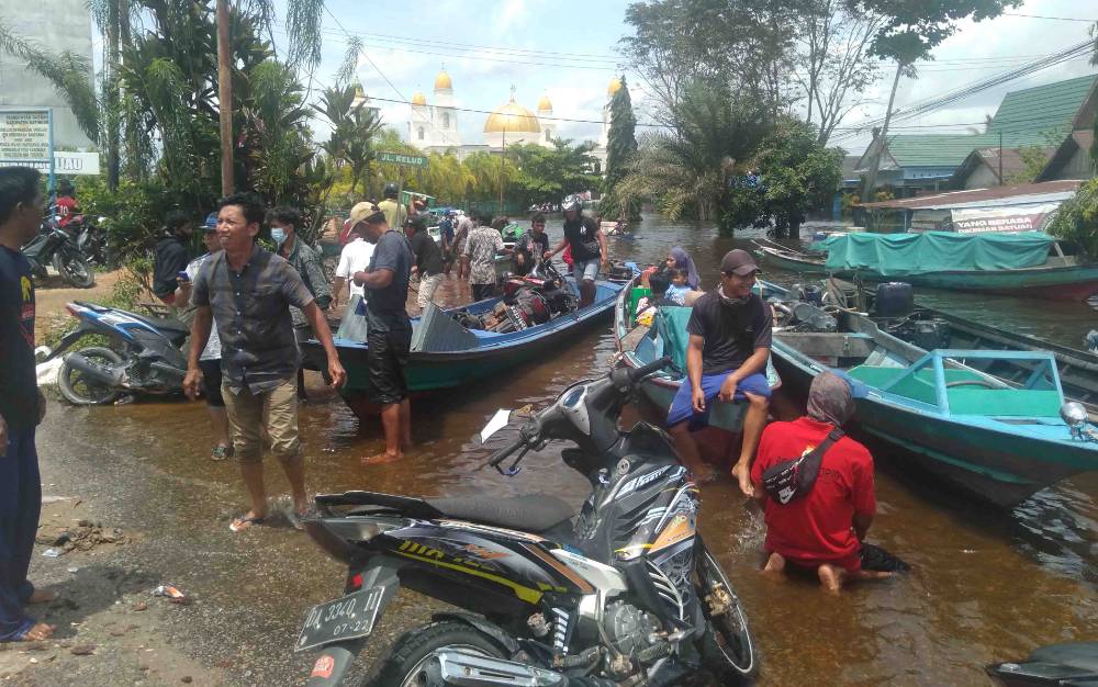 Ini Tarif Ojek Kelotok untuk Lewati Banjir di Kasongan - Kereng Pangi
