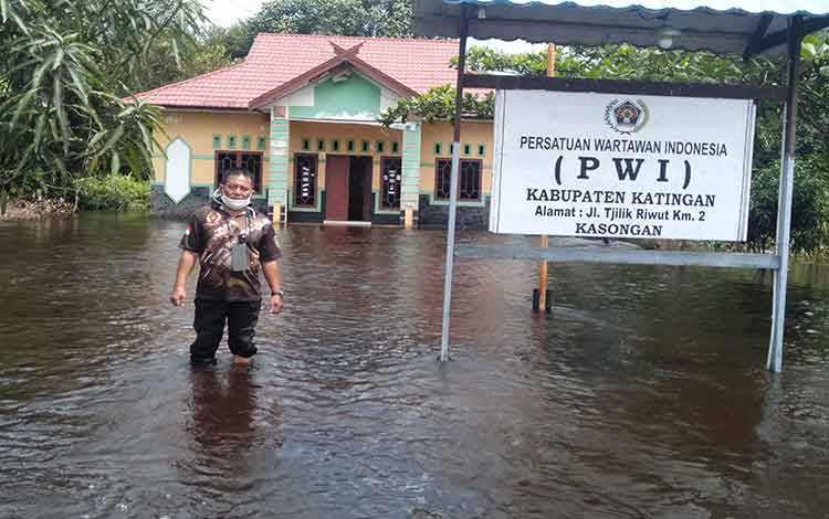 Kantor PWI Kabupaten Katingan terdampak banjir