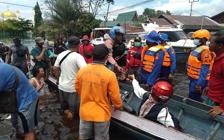 Jalan Trans Kalimantan Putus, Transportasi Lalu Lintas di Sungai Katingan Padat