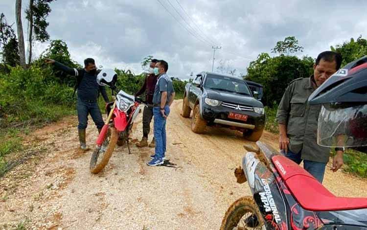 Kadis Pertanian Barito Utara Tinjau Lahan Lokasi Pengembangan Pertanian di Desa Sabuh