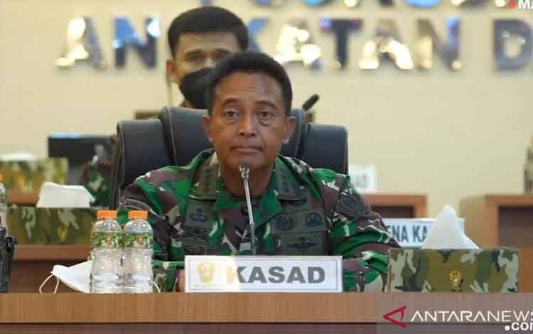 Tangkapan layar Kepala Staf Angkatan Darat (Kasad) Jenderal TNI Andika Perkasa mengingatkan jajarannya agar tidak ada vaksin COVID-19 yang menganggur atau tidak terpakai guna percepatan program vaksinasi di Tanah Air. (ANTARA/Muhammad Zulfikar)