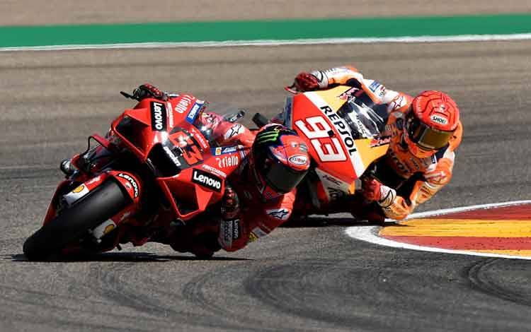 Duel dengan Marquez, Bagnaia Raih Kemenangan Perdana MotoGP di Aragon