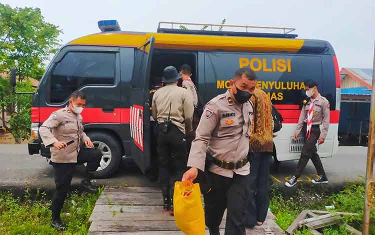 Warga Palangka Raya Terdampak Banjir Mulai Terima Bantuan Sosial