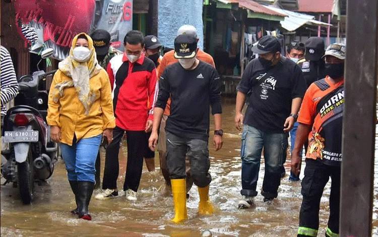 Wali Kota Palangka Raya Pastikan Warga Terdampak Banjir Dapat Suplai Makanan dan Air Bersih
