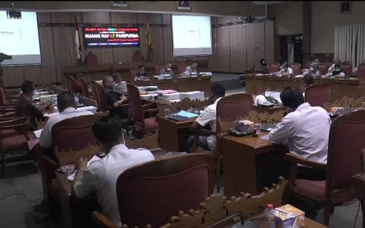 Rapat pembahasan APBD Perubahan di DPRD Kotawaringin Timur.