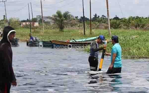 Dishub Kobar Pasang Pembatas di Jalan Banjir
