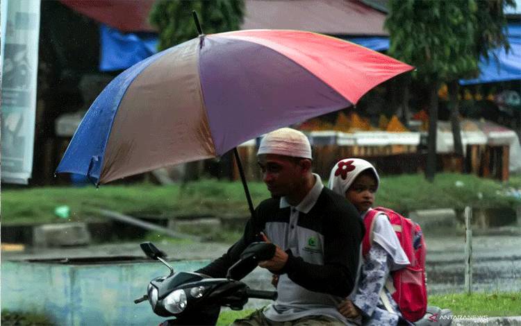 Hujan Lebat Disertai Angin Diprakirakan Meliputi Sejumlah Wilayah ini