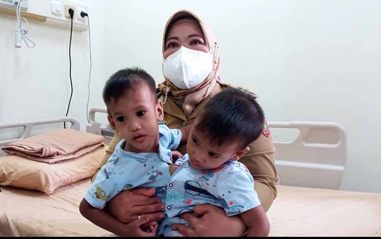 Balita Kembar Siam Dempet Dada Asal Kobar yang Berhasil Dipisahkan Kini Dirawat di Ruang PICU RSCM