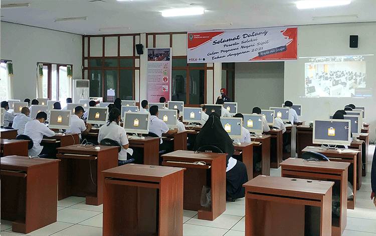 Hari Pertama Sesi Pertama Tes CPNS Seruyan, Dua Peserta tak Hadir