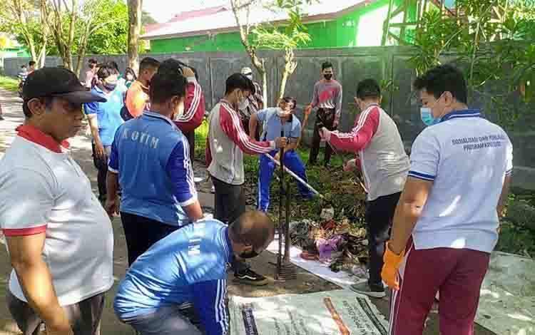 Sekolah dan Warga Bersyukur atas Aksi Nyata Karang Taruna Kotim
