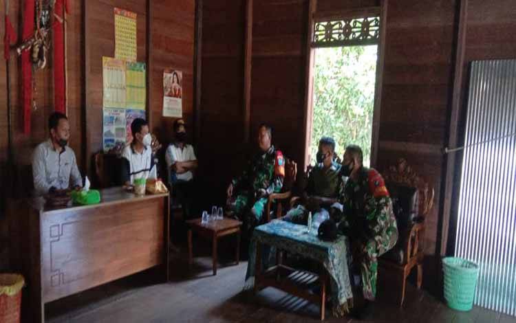 Diundang Makan Bersama, Dandim Palangka Raya Dikasih Ramuan Tradisional Suku Dayak