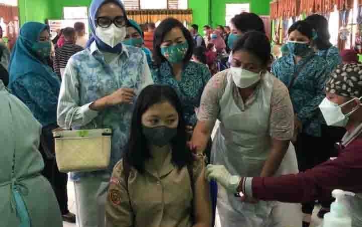 Ketua TP PKK Kalteng Apresiasi Pelajar Ikuti Vaksinasi di Murung Raya