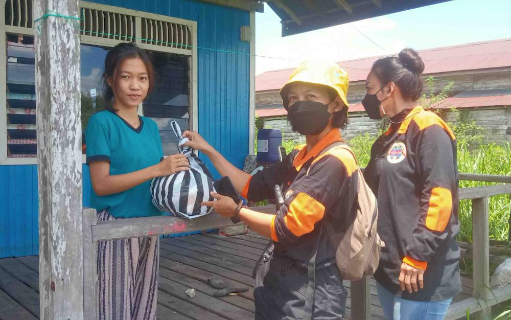ERP Palangka Raya Salurkan 100 Paket Sembako untuk Warga Terdampak Banjir