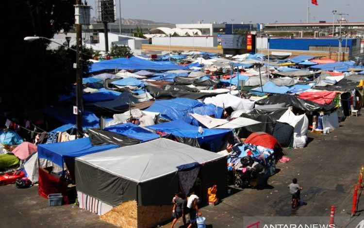Puluhan Ribu Migran Tidur di Bawah Jembatan Texas