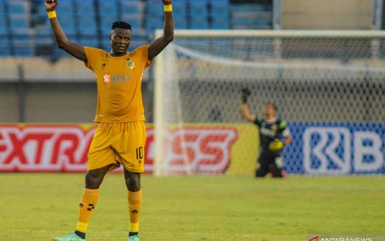 Gol Ezechiel Bawa Bhayangkara Unggul 1-0 atas Madura United