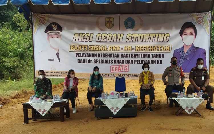 Srikandi DPRD Gunung Mas Apresiasi PKK Lakukan Bakti Sosial
