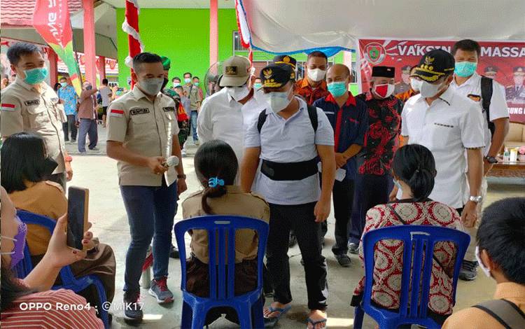 Kata Gubernur Kalteng Saat Meninjau Vaksinasi Pelajar di Puruk Cahu