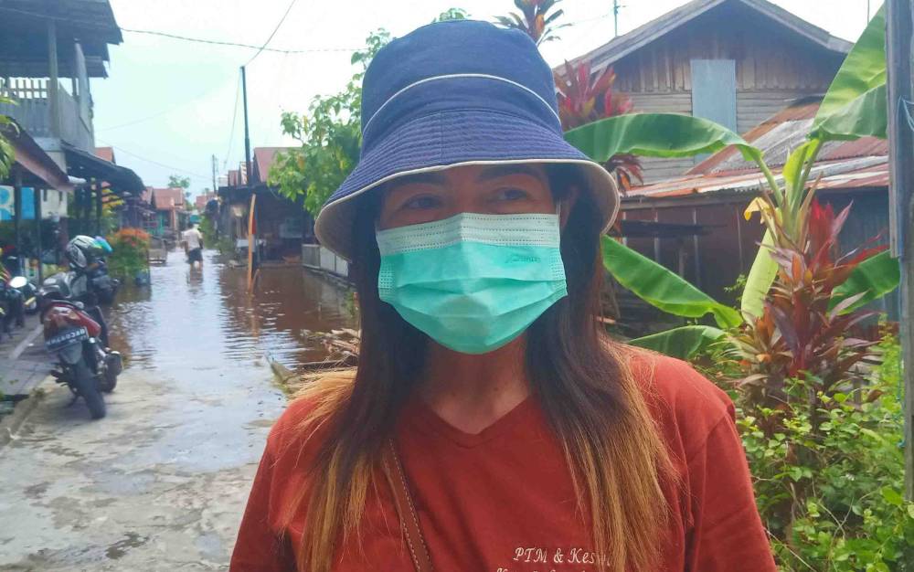 Kabid?Pencegahan dan Pengendalian Penyakit Dinas Kesehtan Kota Palangka Raya, Irma Afsesta usai melaksanakan pemeriksaan kesehatan warga terdampak banjir di Jalan A Yani Kompleks PDAM bawah, Kelurahan Langkai, Kecamatan Pahandut, Senin, 20 September 2021.