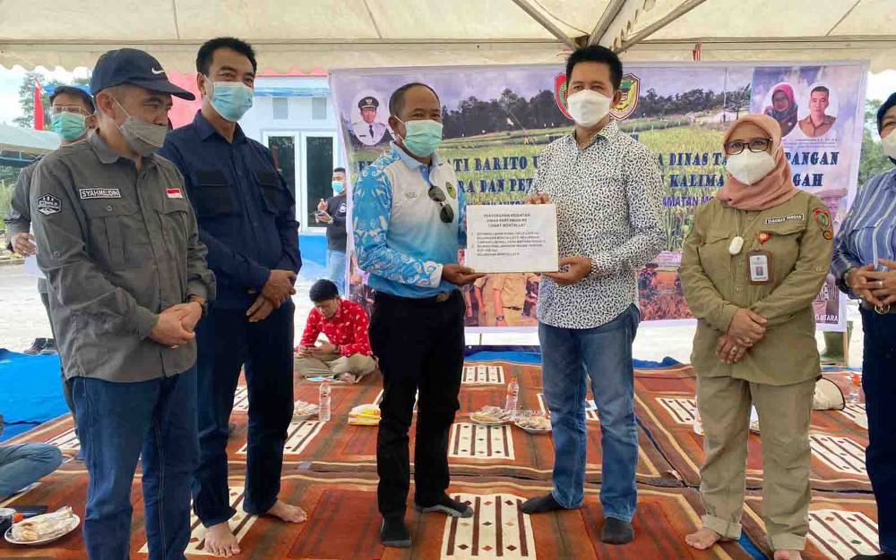 Bupati Barito Utara Serahkan Bantuan Pertanian dan Hewan Ternak ke Kecamatan hingga Desa/Kelurahan