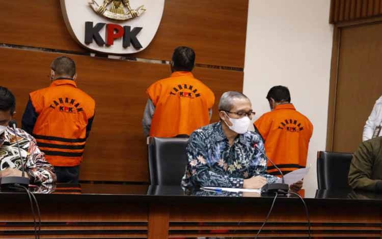 KPK Amankan Uang - Dokumen dari Rumah Dinas Bupati Hulu Sungai Utara