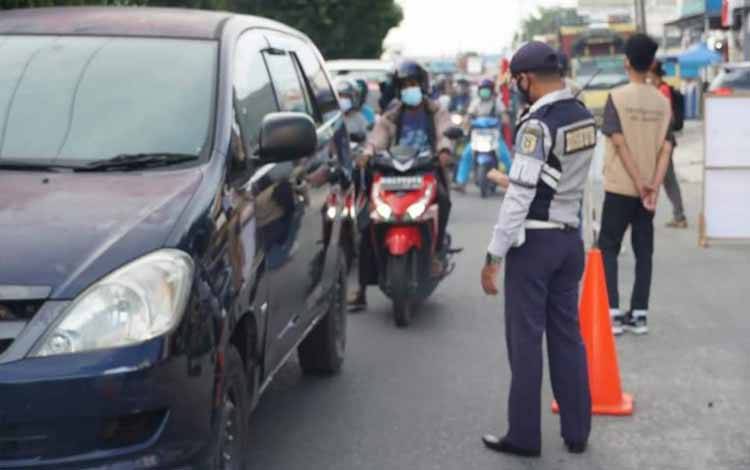 Tim Satgas melakukan penertiban protokol kesehatan