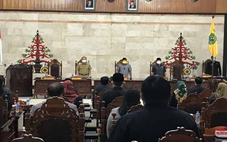DPRD Kapuas Dengarkan Jawaban Pemkab Terhadap Pemandangan Umum Fraksi Terhadap Perubahan APBD 2021