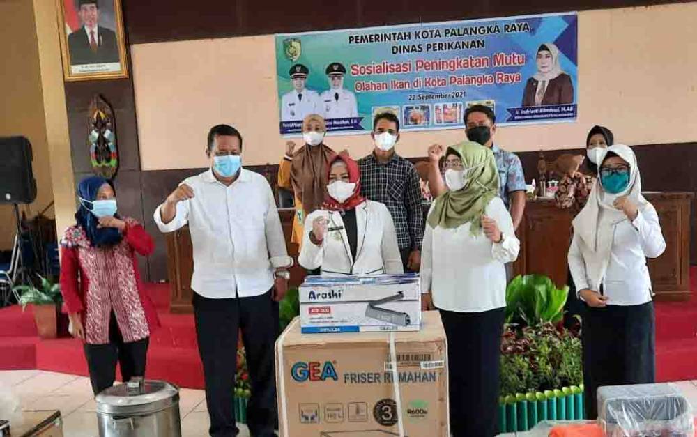 Nelayan di Bukit Batu Dapat Bantuan Perahu